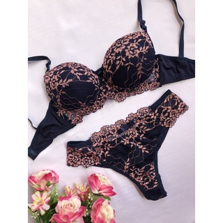 Conjunto de Lingerie Calcinha e Sutiã Bojo Luxo Todo em Renda Lisa