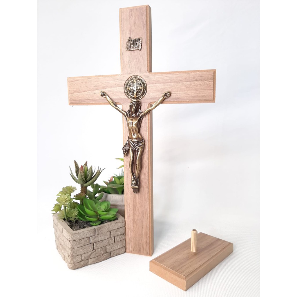 Cruz Crucifixo De Madeira Bronze Cristo E Medalha De S O Bento