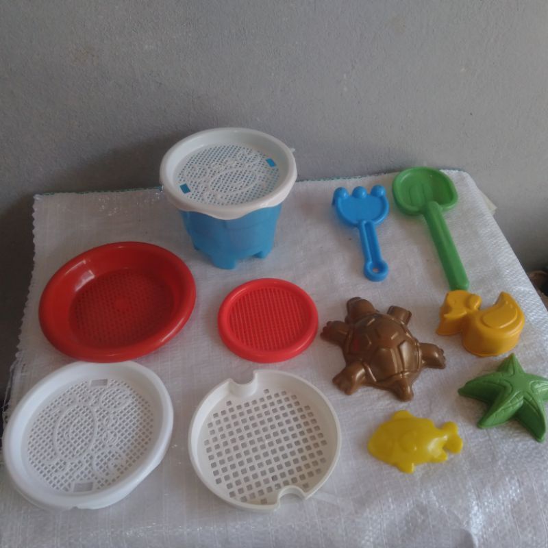 brinquedos diversos de praia
