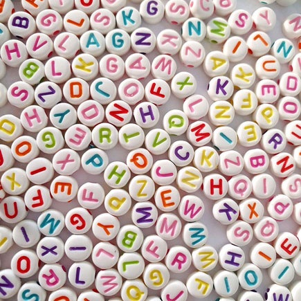 10 Peças de Miçanga Infantil Alfabeto N - Z Redondo Branco Letra Colorido 7mm Entremeio Furo Passante Colorido