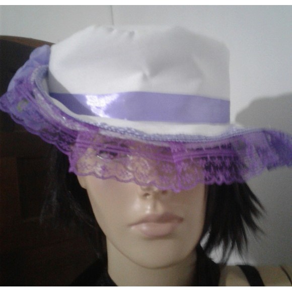 Chapéu branco com lilás - Pomba Gira - Umbanda e Candomblé - modelo cloche , flor, fita e renda roxa - tamanho 59 cm