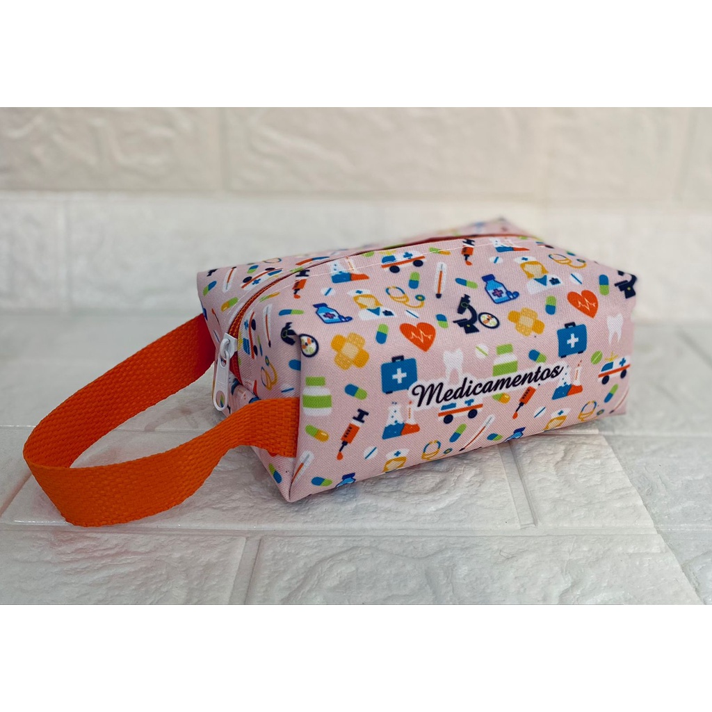 Bolsinha necessaire porta remédios.