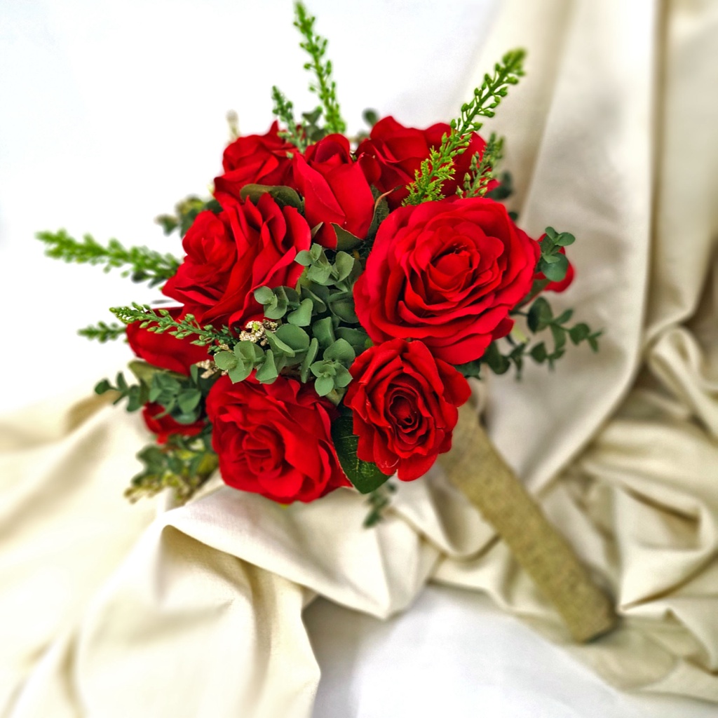 Buquê de Noiva Toque Real: Rosas vermelhas e Eucaliptos - Flores  artificiais para Casamento Decoração | Shopee Brasil