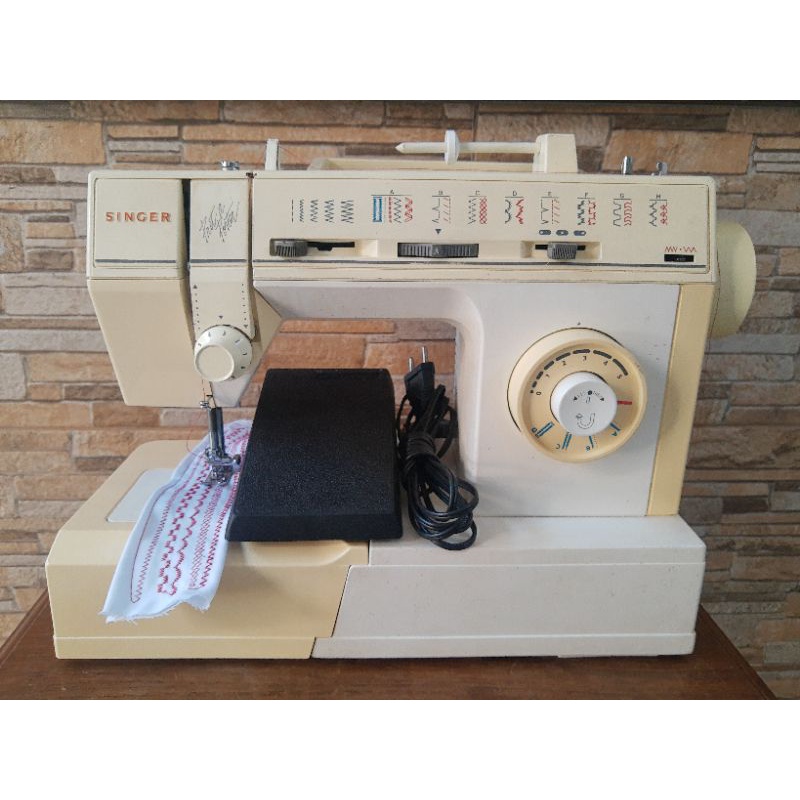 Máquina de costura Singer Pret a Porter Usada Revisada 110v | Shopee Brasil