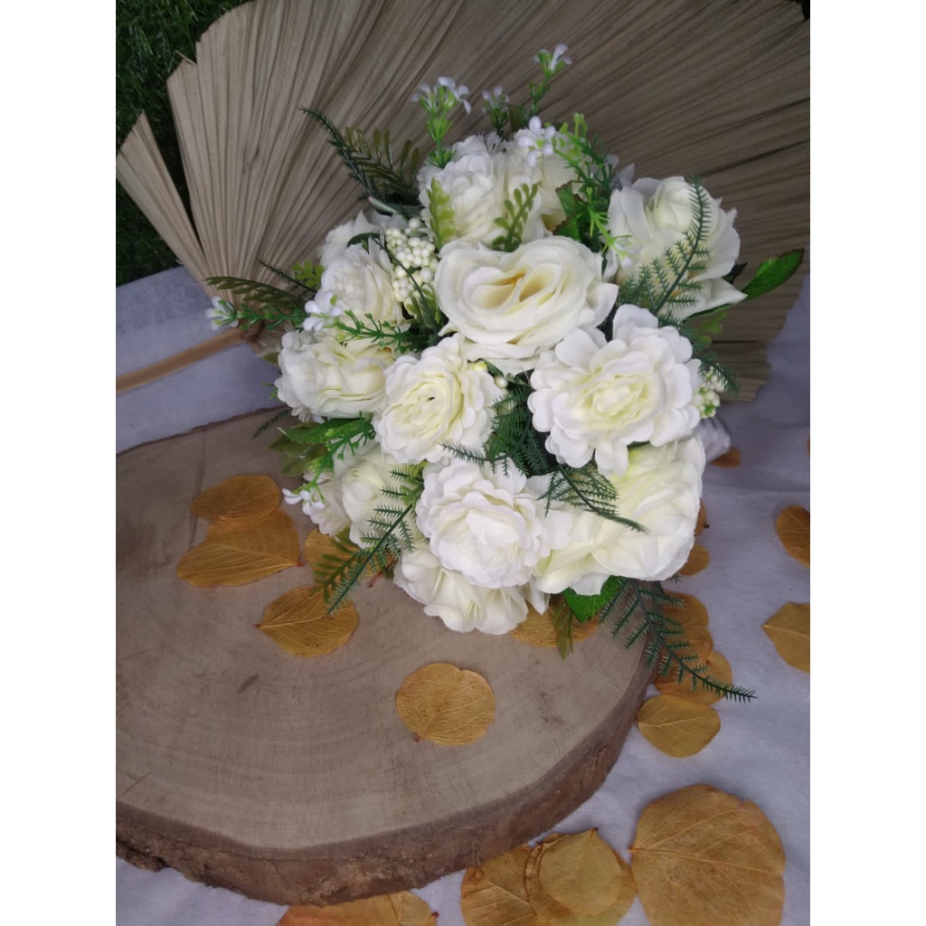 Buquê de Noiva feito de 20 flores artificiais com cores variadas para casamentos em Oferta na Shopee