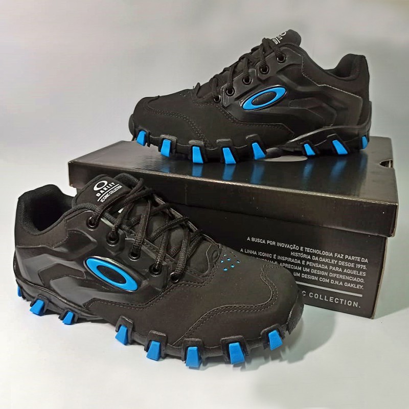 tenis oakley bravo preto e azul