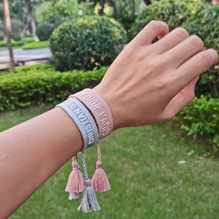 (# 60-79) Pulseira De Tecido Com Letras Bordadas/CD/Vendido Em Estoque/Atacado E Personalizável .
