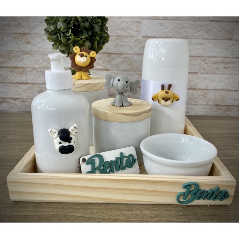 Kit higiene do bebe safari com pote porcelana e pinus com nome