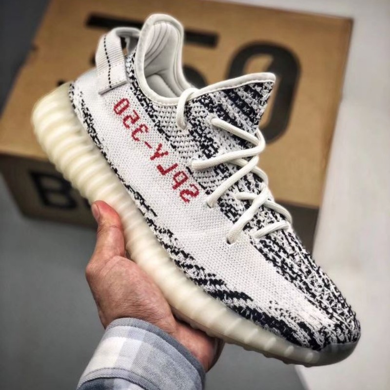 yeezy branco e preto