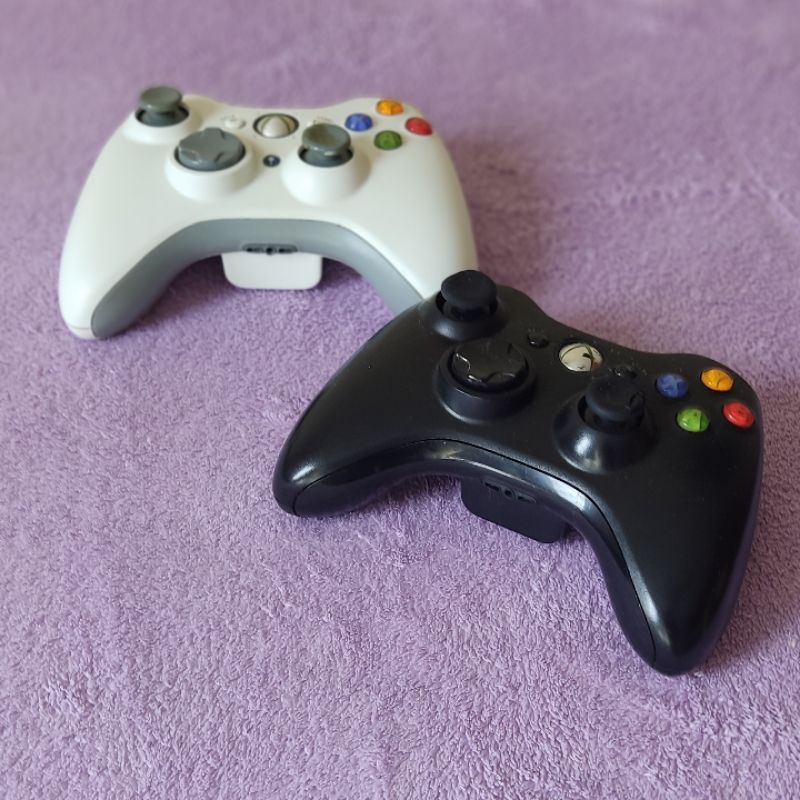 Desaparecer Microordenador Anillo duro 2 Controles Para Xbox 360 Preto e Branco Com Fio - Corre Que Ta Baratinho