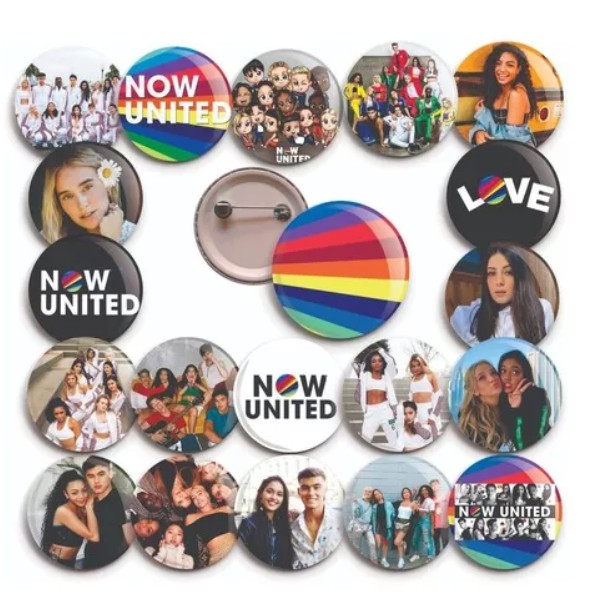 Botton Now United - Boton - Tamanho 38mm - Bo dun -Badag - Broche - Moda Jovem