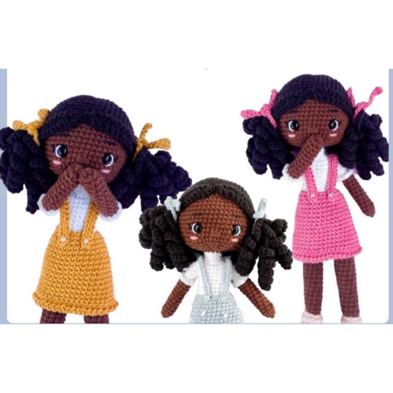 boneca negra/ boneca cacheada/ boneca amigurumi