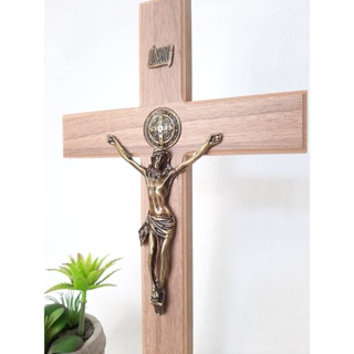 Cruz Crucifixo de 33,5cm com base de Madeira Mdf e Jesus Cristo de Bronze em Oferta na Shopee