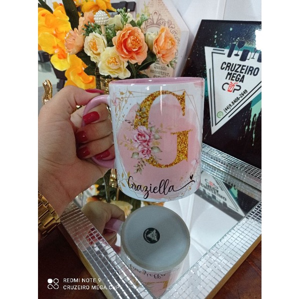 Caneca de Porcelana Alça e interior Colorido Afabeto Floral Dourado