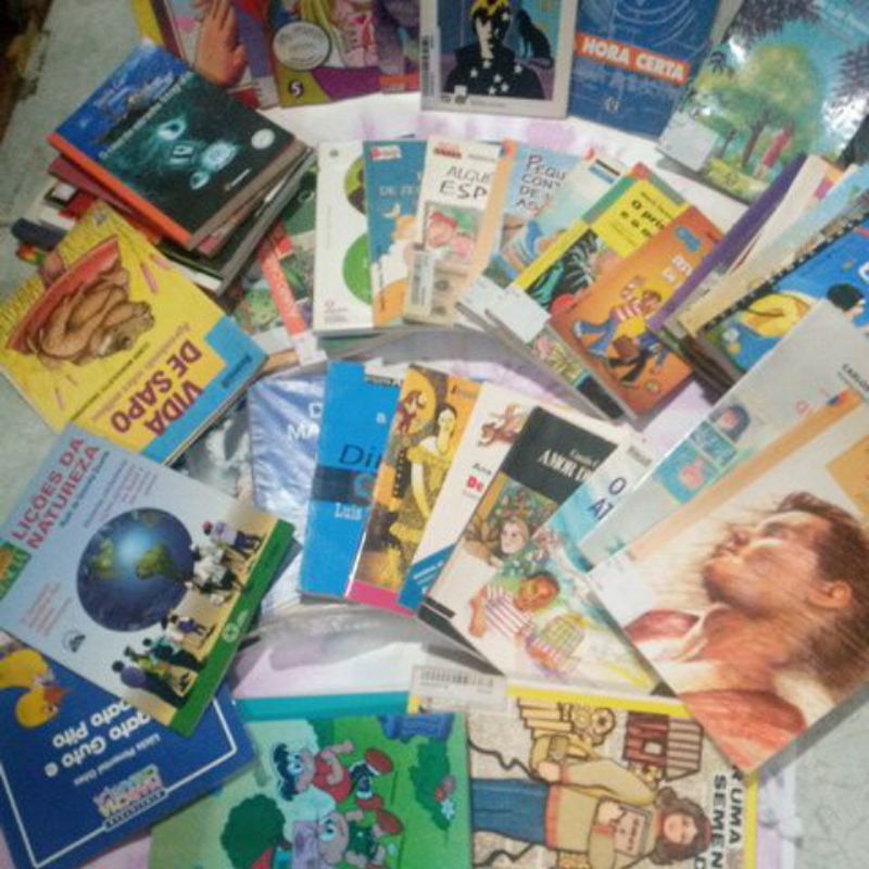 Livros Lote com 50 Livros Variados para incentivar a leitura Entrega Imediata Títulos Variados em Oferta na Shopee