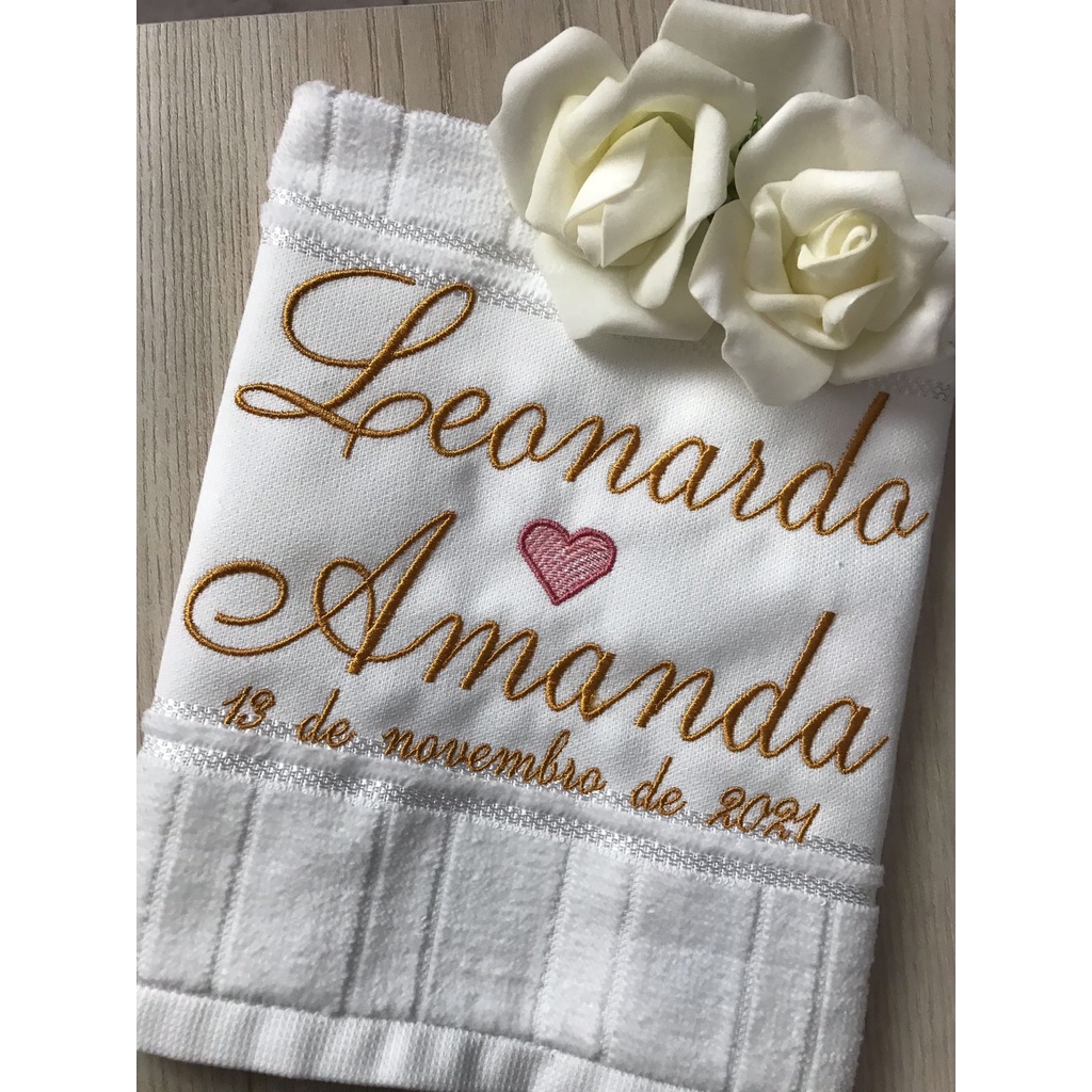 Toalha Bordada Casamento Noivos Lembrancinha Convite Nomes