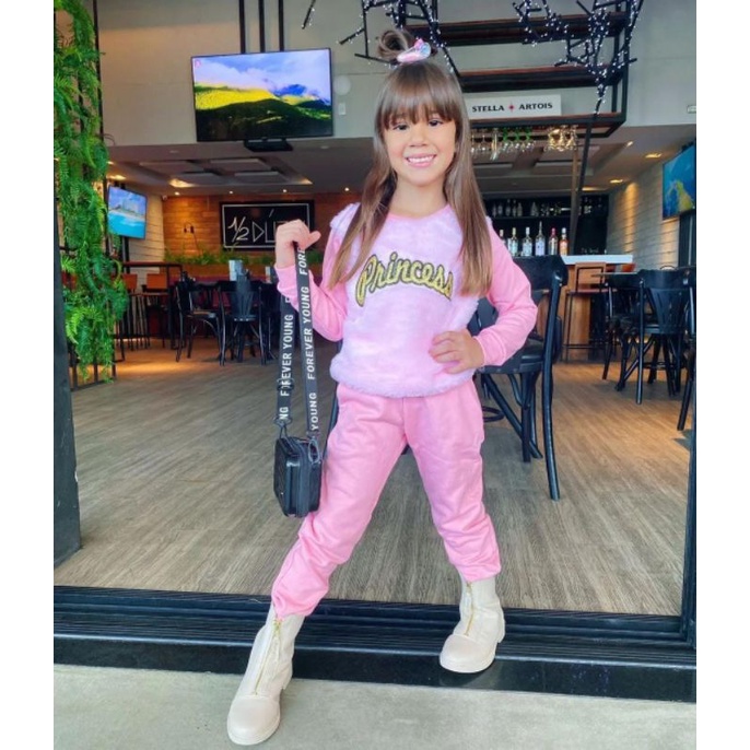 conjunto de moletom flanelado pelúcia princess para meninas Blogueirinha bem estiloso, look lindo gringa inverno, frio barbiezinha rosa vermelho creme