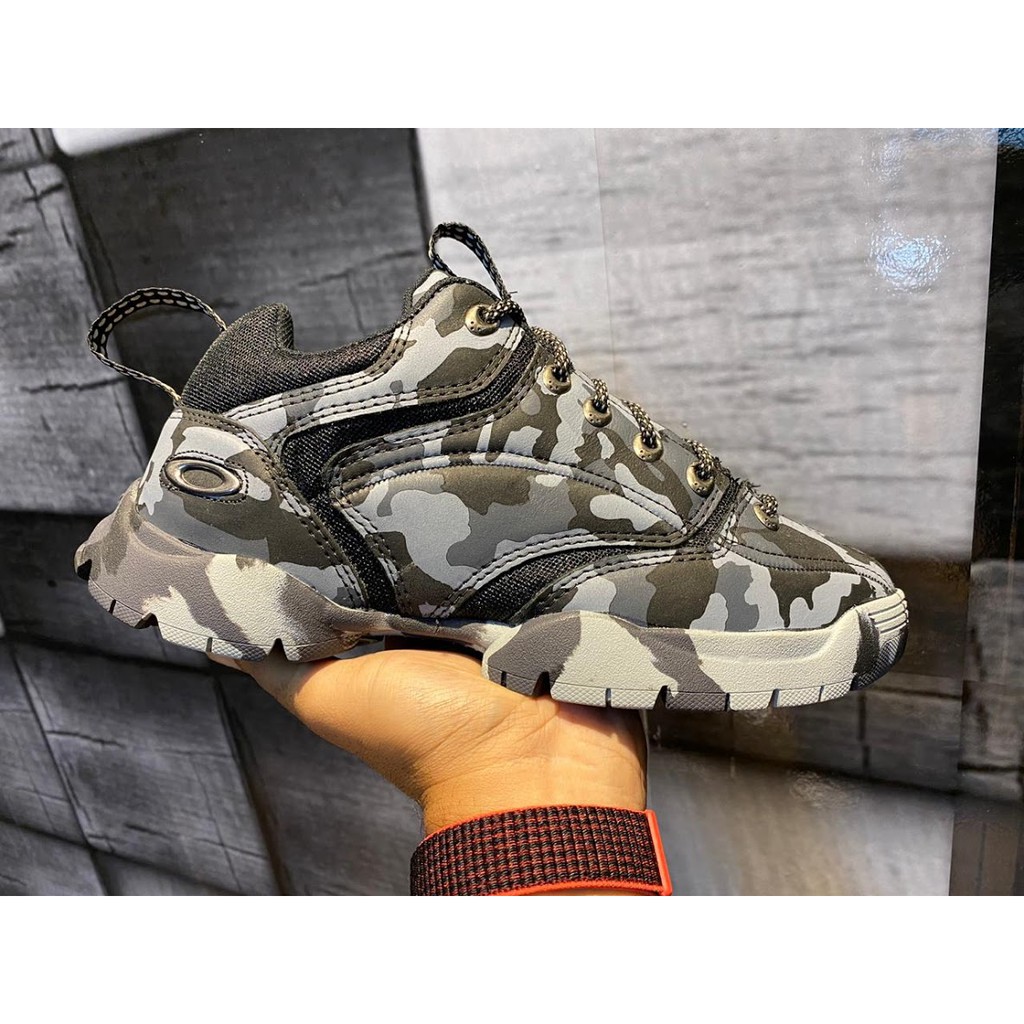 bota oakley flak camuflado