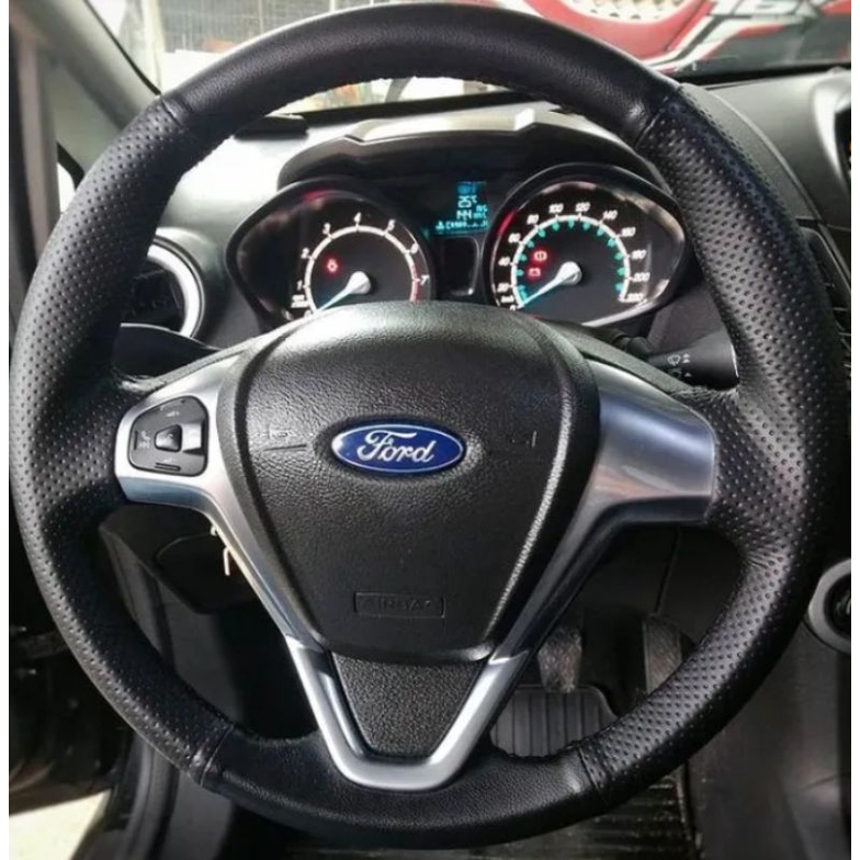 capa de volante costurada new fiesta/ecosport