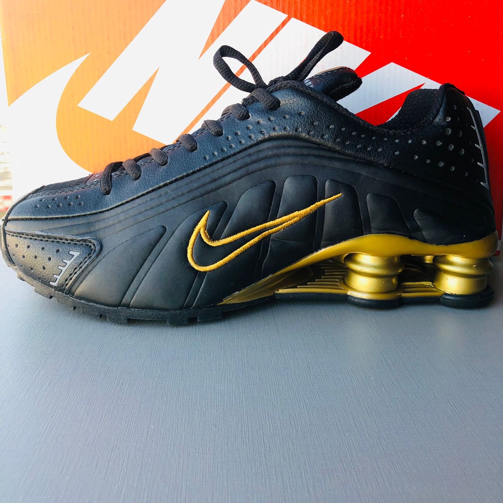 Nike 4 molas discount preto e dourado