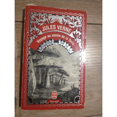 Livro importado em Francês - Voyage Au Centre de la Terre: por Jules Verne (Autor)