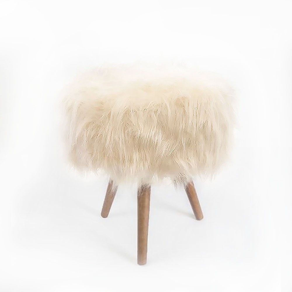 Puff Redondo Pelúcia Pelo Alto  Marfim Bege Off White Pés De Madeira Em Verniz
