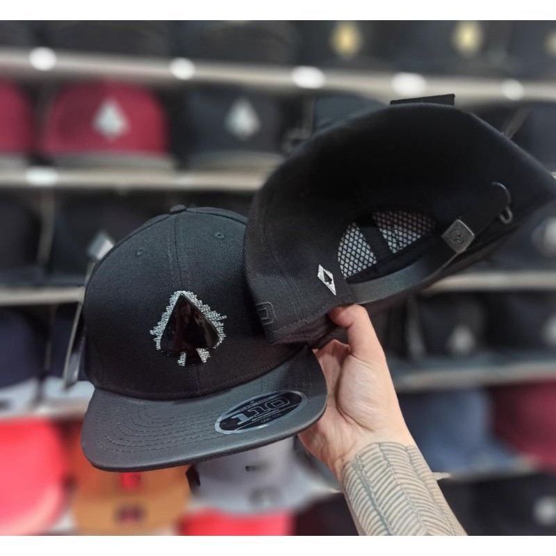 boné MCD Snapback meia noite aba reta Fitão