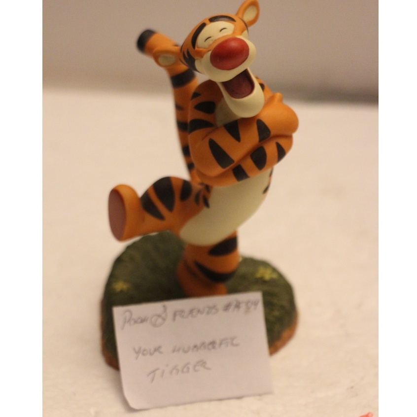 (REF 30 - POOH) ESTATUA - DISNEY - PF 04 URSINHO POOH AND FRIENDS YOU'RE HUGGERIFIC TIGRÁO PORCELANA NOZ DOURADA