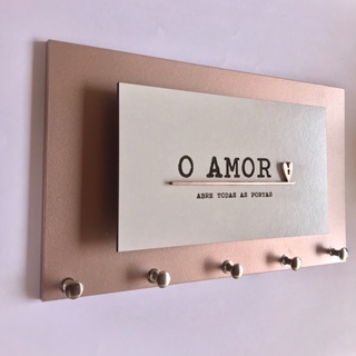 Porta Chaves "O Amor Abre todas as Portas", Cor Rose Gold, 25x15cm em Oferta na Shopee