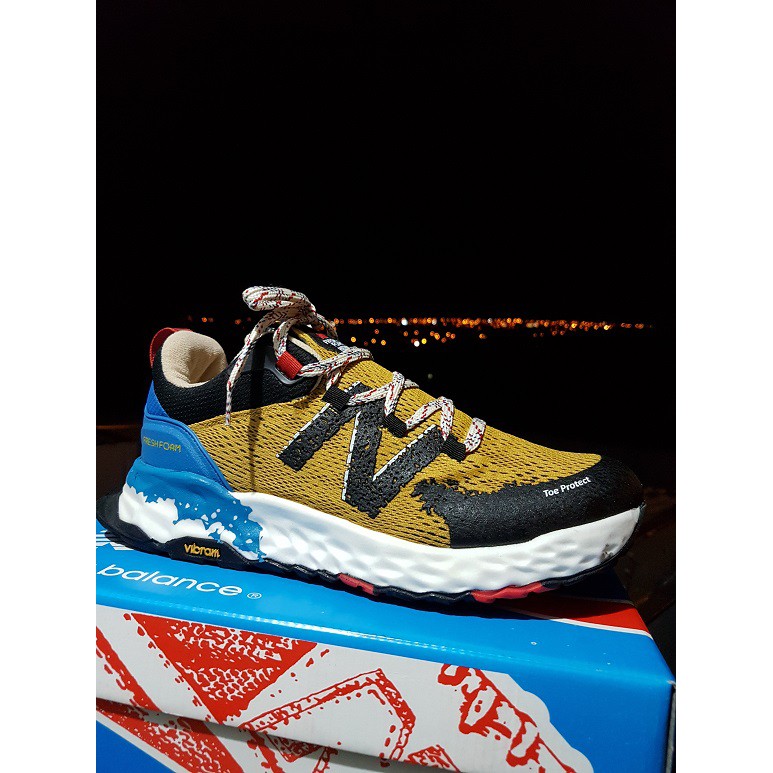 tenis new balance colorido