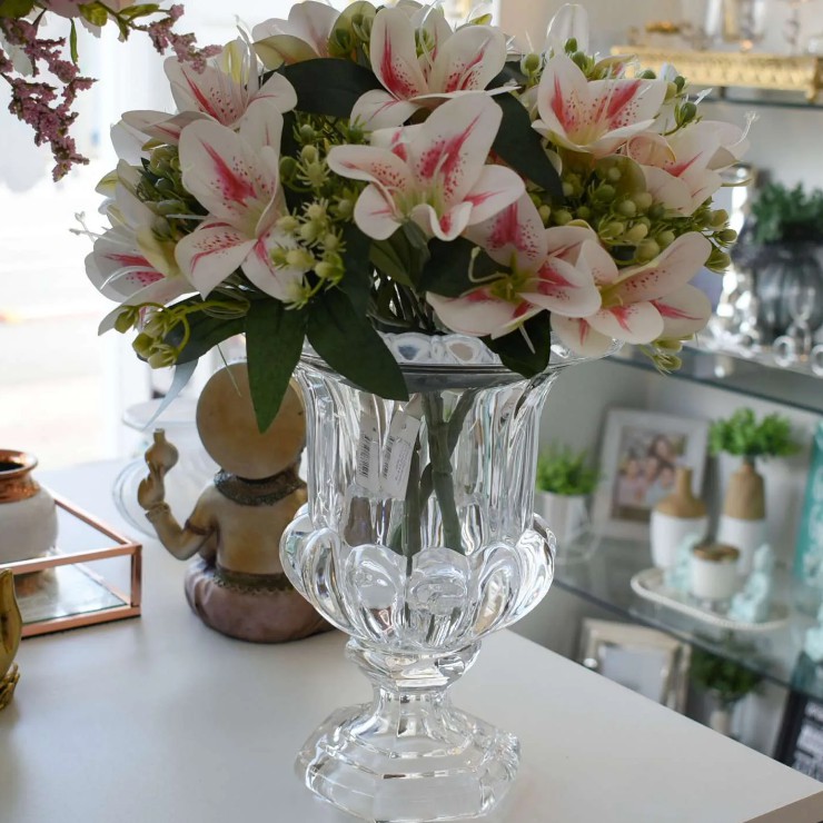 Vaso de vidro com pé - Decoração - Arranjos - Flores artificiais e flores  naturais | Shopee Brasil