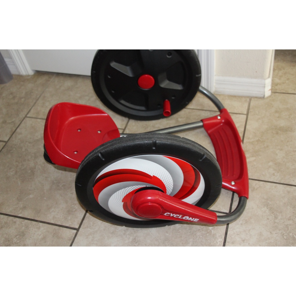(ref Z) Radio Flyer Cyclone Um Assento Com Rodas Gigantes Laterais