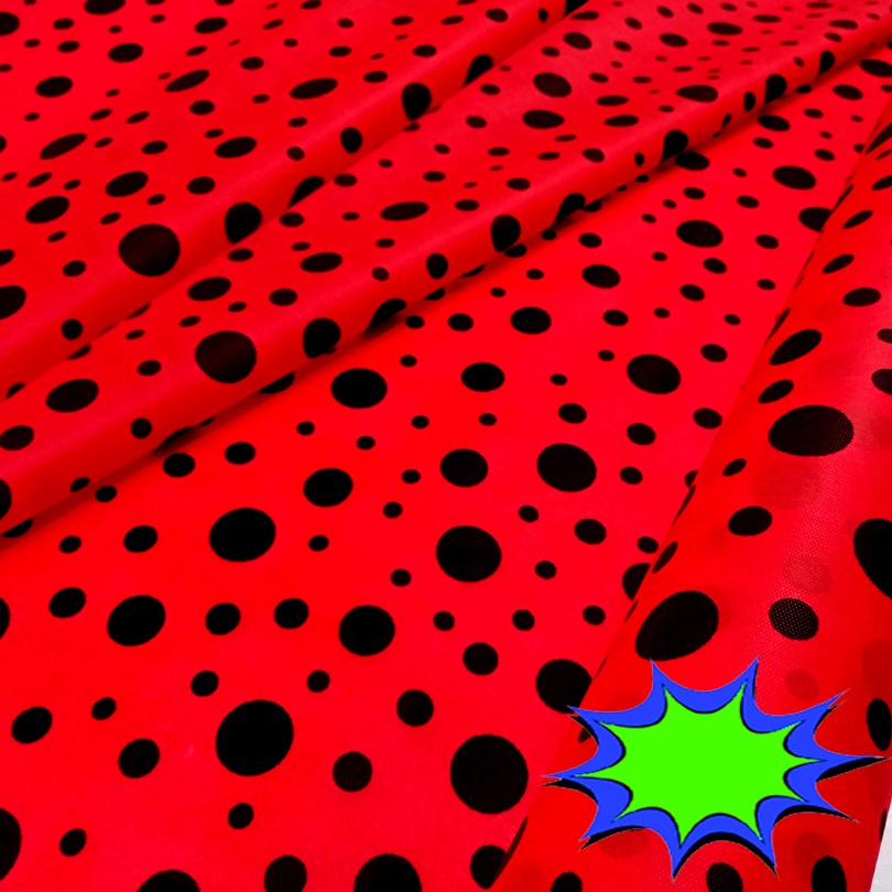 TNT Estampado Ladybug Joaninha póa bolinhas preto e vermelho 1,50m X 1,40m.Tipo Tecido Para Festas,Decoração, ou como Papel de Pared