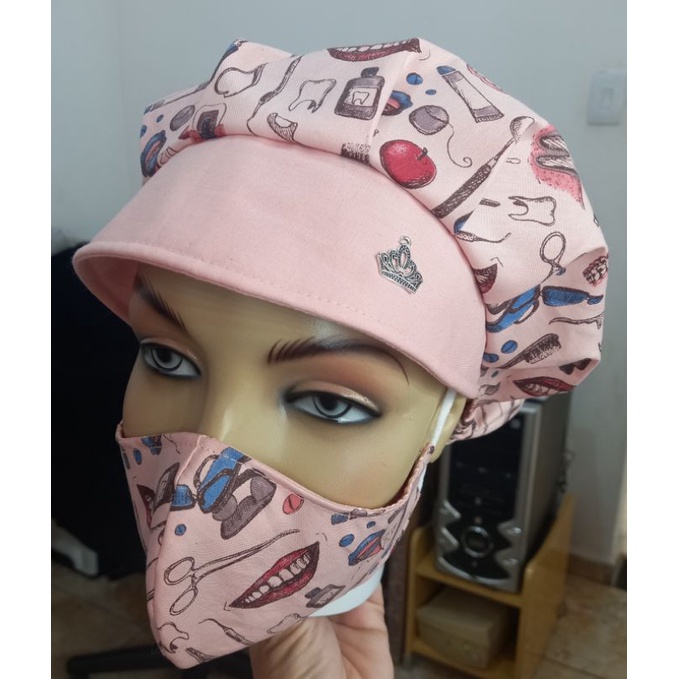 Touca Cirúrgica  fundo rosa+máscara  tema odontologia  dentista  gorro clínica  área da saúde,  saúde bucal.