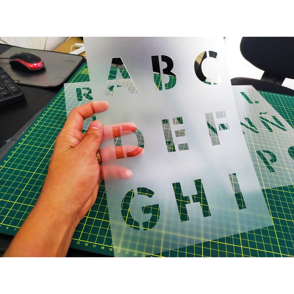 Stencil Letras para Pinturas / Molde Alfabeto c/ 5cm em Oferta na Shopee