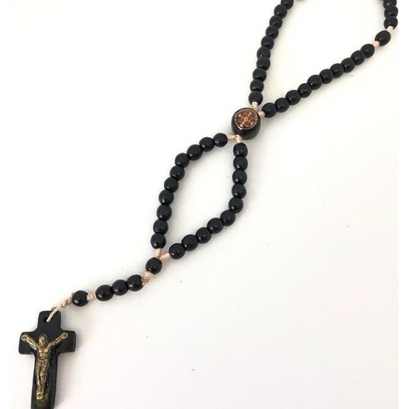 Pulseira terço de pulso madeira São Bento - preto em Oferta na Shopee