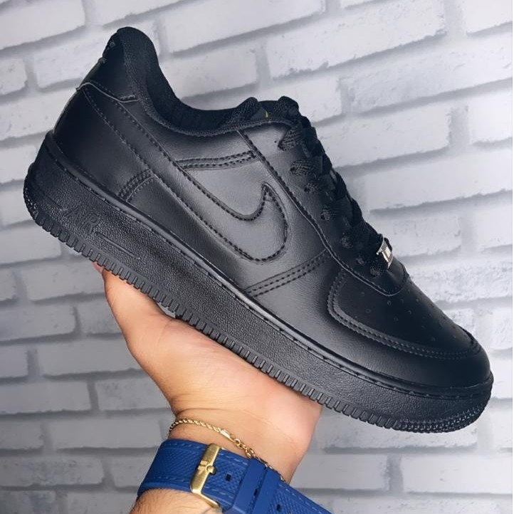 tenis preto bonito