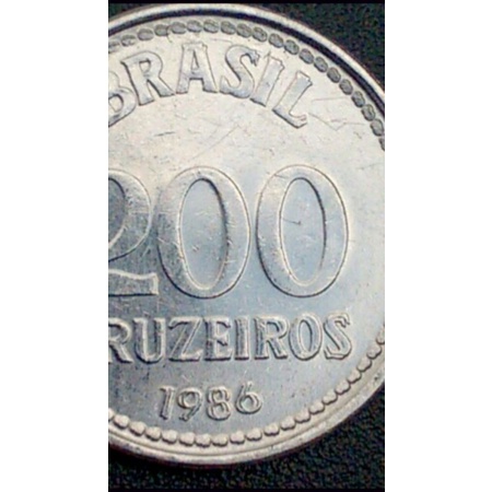 L.: 1325 - Moeda anômala 200 cruzeiros 1986 Batida dupla. Erro de cunhagem.