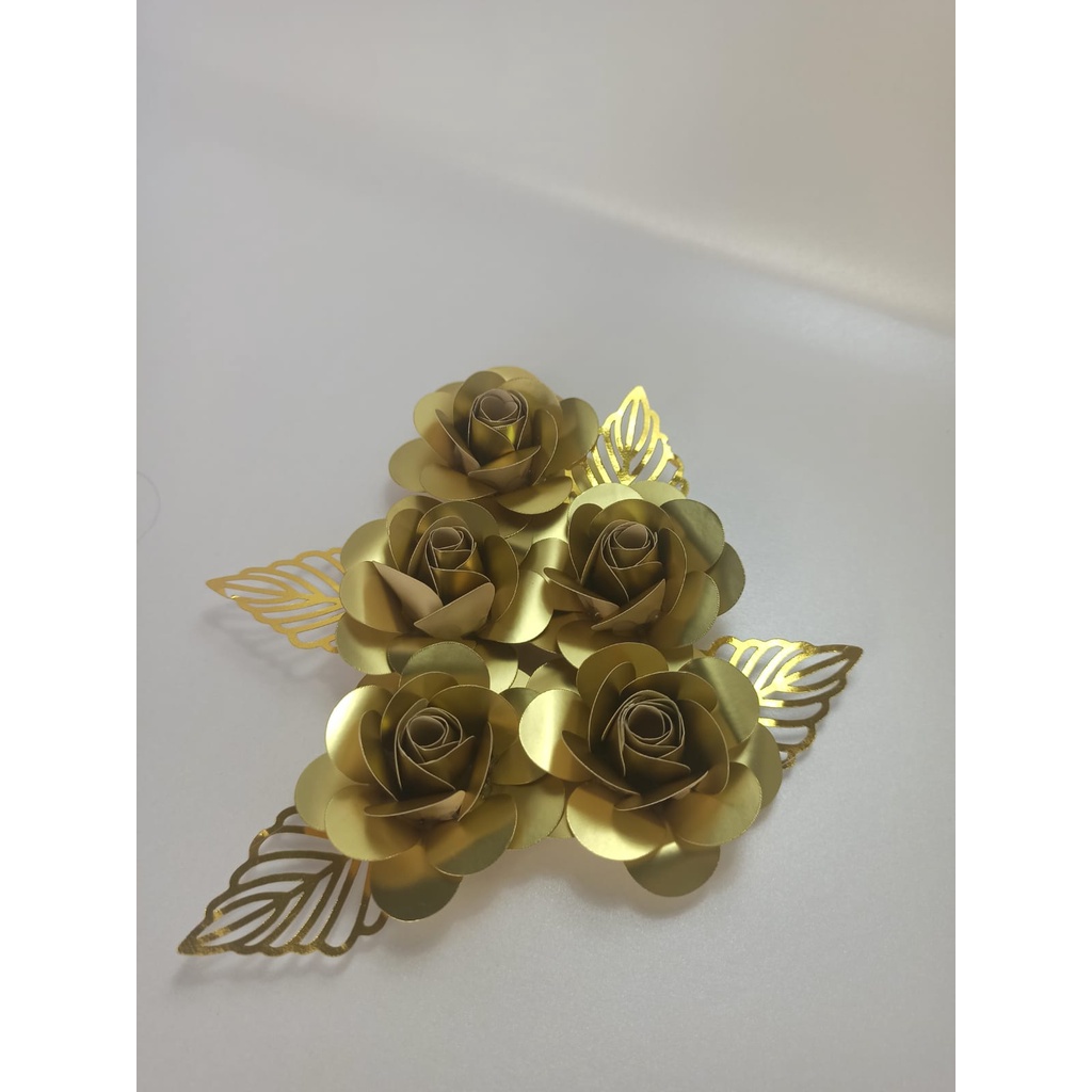 Flores de papel na cor laminada dourada para Bolos, caixas e lembrancinhas  | Shopee Brasil