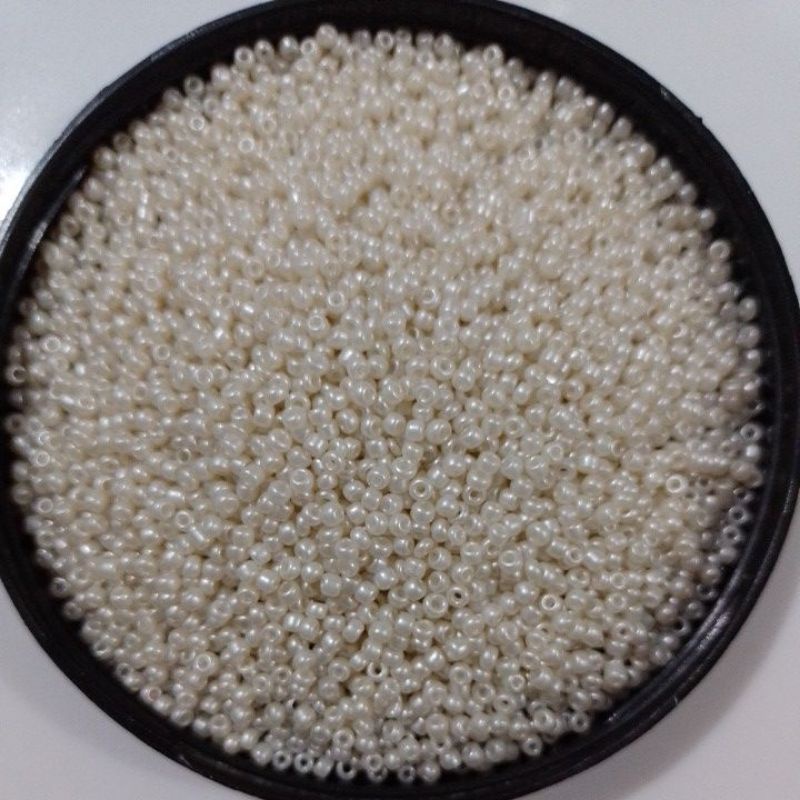 Miçanguinha Branco Off White Perolado 1.9MM (12/0) Vidro - 20 Gramas em Oferta na Shopee