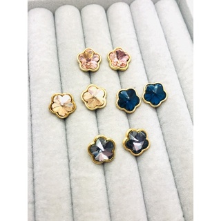 Brinco flor com pedra de strass importado recorte a laser, brinco banhado , possui pinos e tarrachas em aço anti alérgico