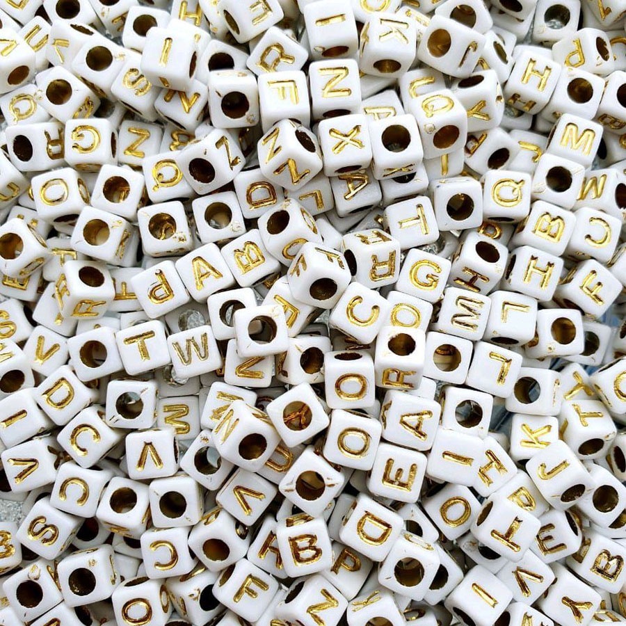 10 Peças de Miçanga Infantil Quadrado Branco Letra A - M Dourado Alfabeto 6mm em ABS Entremeio Furo Passante