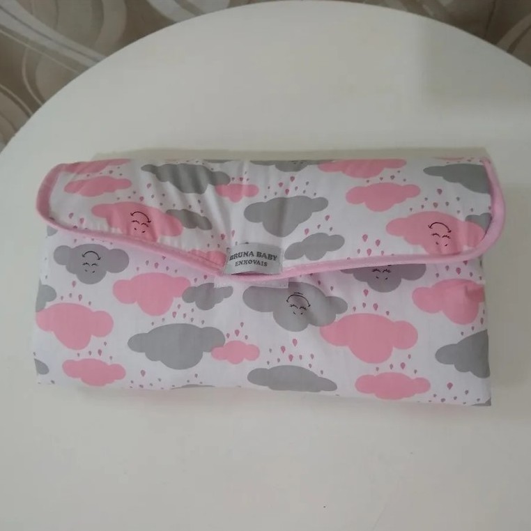 Trocador Portátil De Bolsa Nuvens Rosa Menina