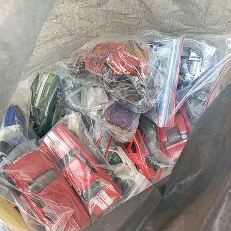 Miniaturas usadas da hot wheels, note que todos possuem detalhes nas pinturas pois foram usados ideal para colecionar ... customizar ou restaurar