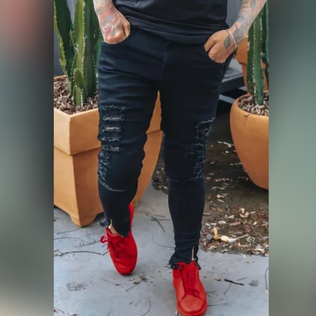 Calça Masculina Preta Justa Rasgada Com Zíper Na Barra
