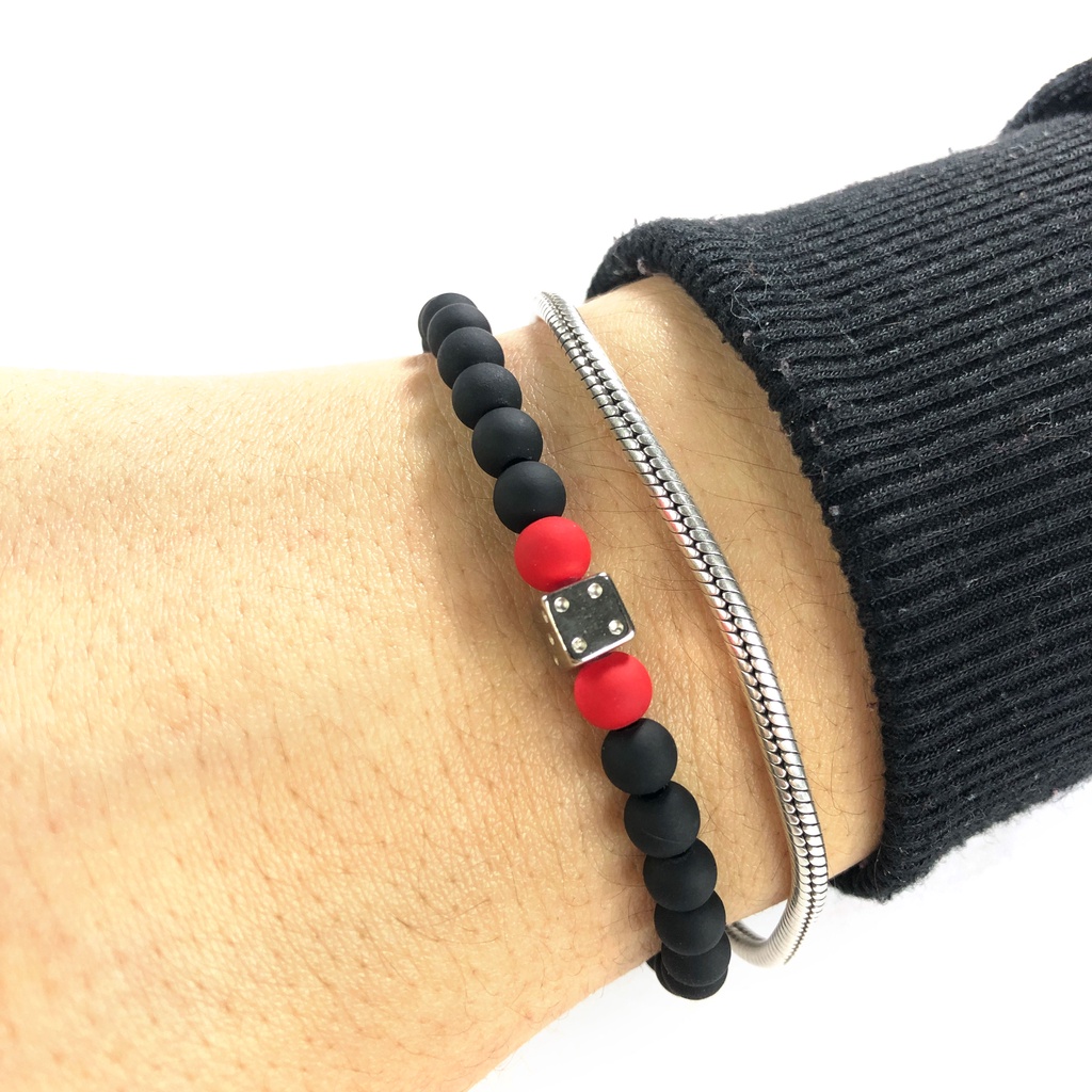 Pulseira de Seu Zé Pilintra Preto e Vermelho com Pingente de Dado Prata