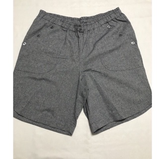Bermuda adulto feminino Tamanho XGG Estampado na cor cinza mescla Barra mais arredonda nas laterais e elástico na cintura Bolsos frontais com botões Marca Mad Look Composição: 100% Algodão