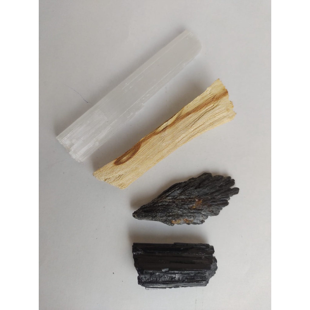 Kit Essencial: Turmalina Negra, Cianita Negra, Selenita e Palo Santo