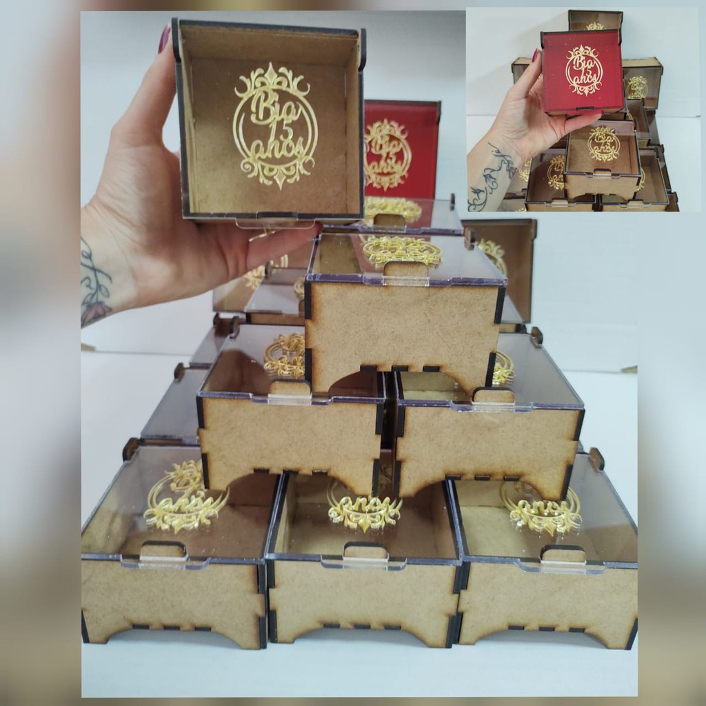 20 Caixas MDF personalizada  9x9x6 cm tampa em acrílico com brasão