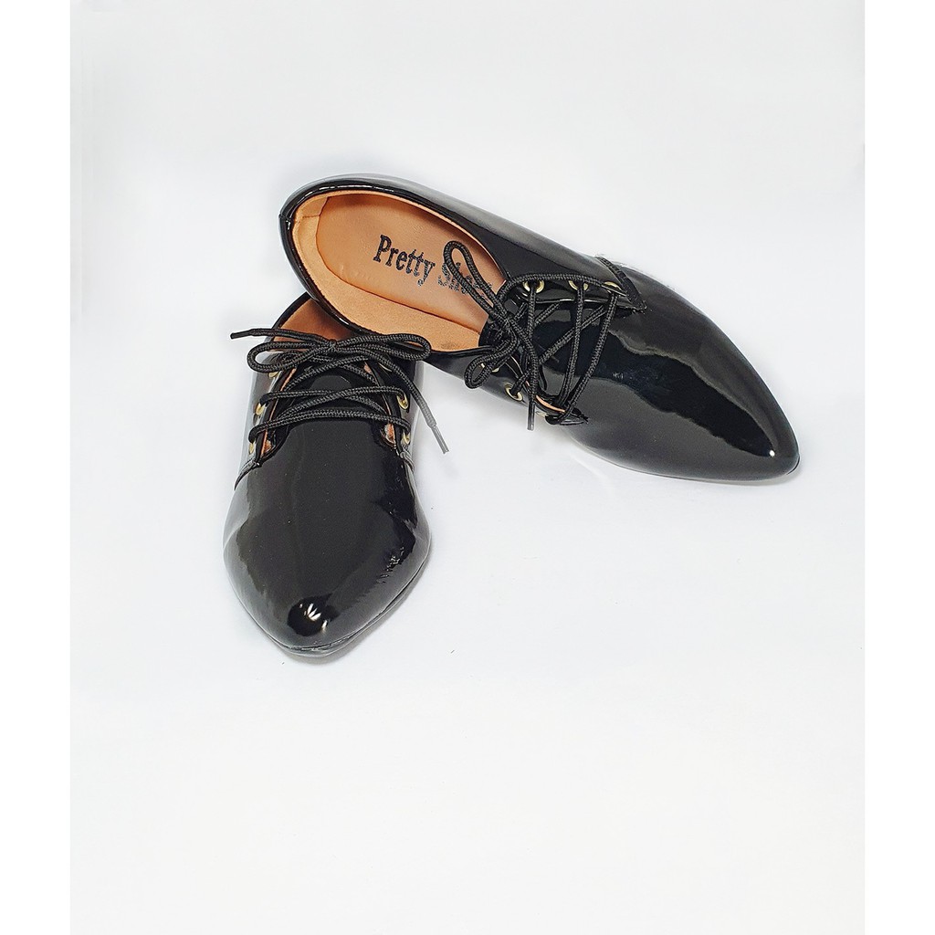 Tênis oxford helena verniz feminino bico fino moda casual dia a dia.